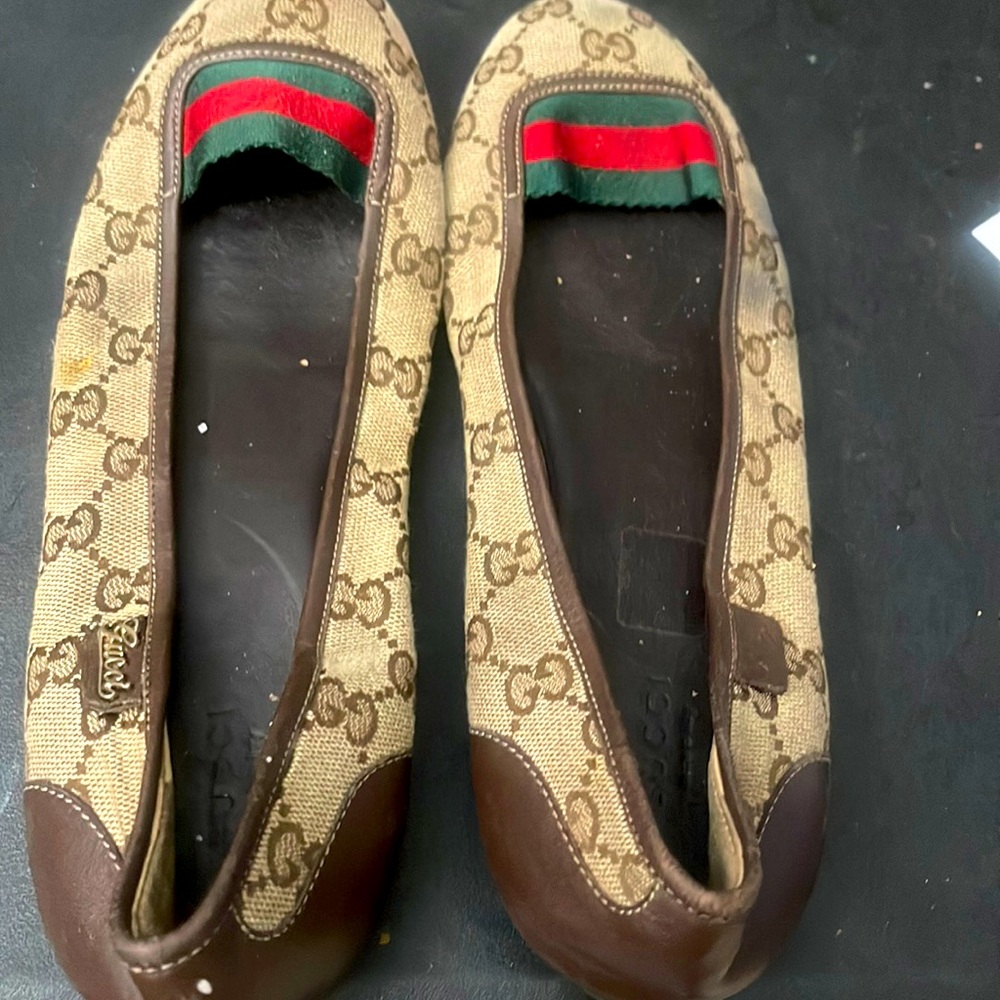Brown Gucci logo flat shoes